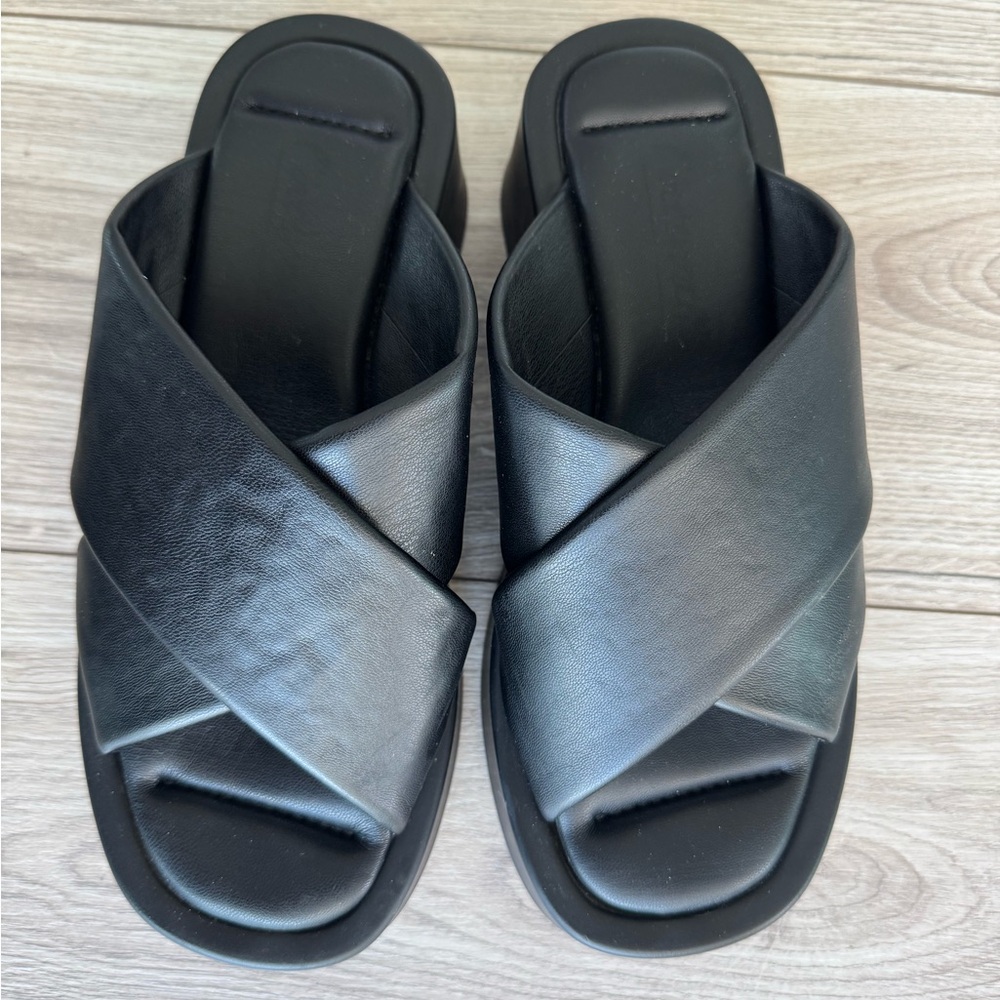 L’Intervalle Black Platform Slides - Picture 4 of 8